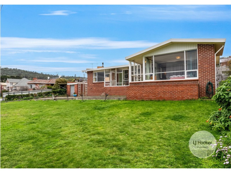 11 Esplanade, Lindisfarne TAS 7015