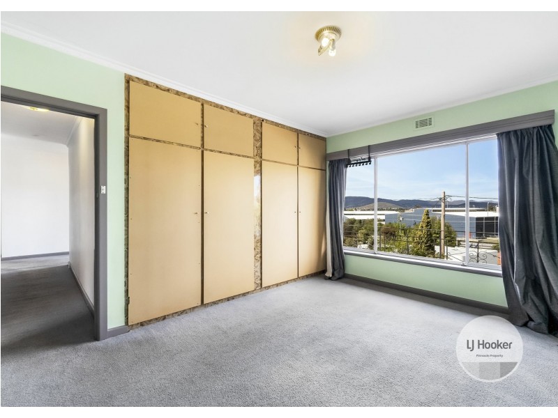 1/8 Moss Park Drive, New Town TAS 7008