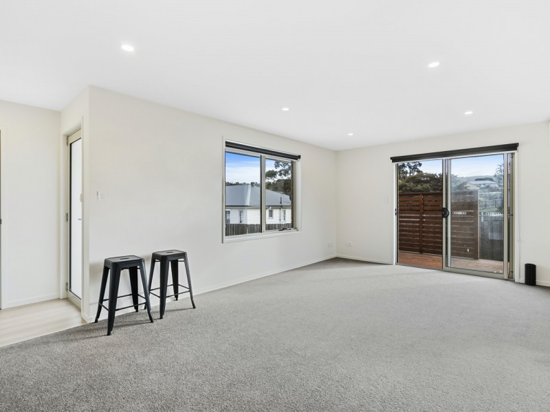 2/15 Bass Street, Warrane TAS 7018