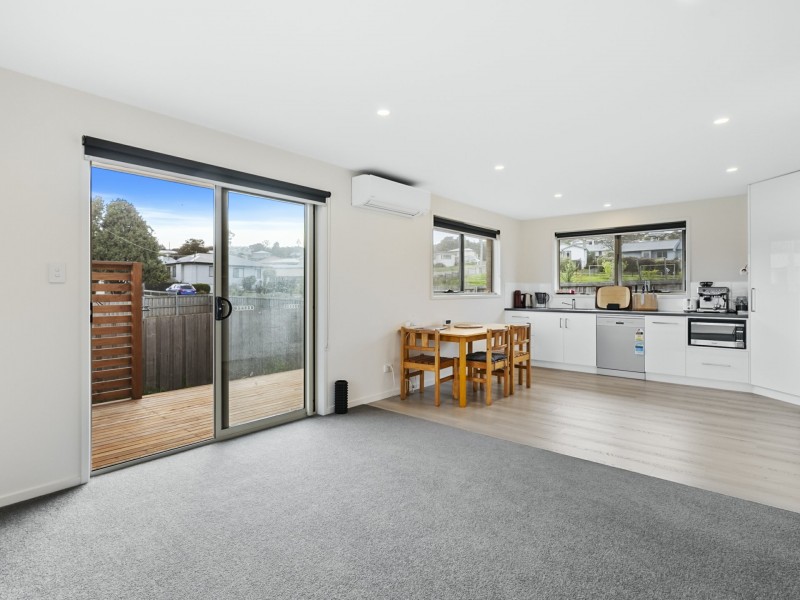 2/15 Bass Street, Warrane TAS 7018