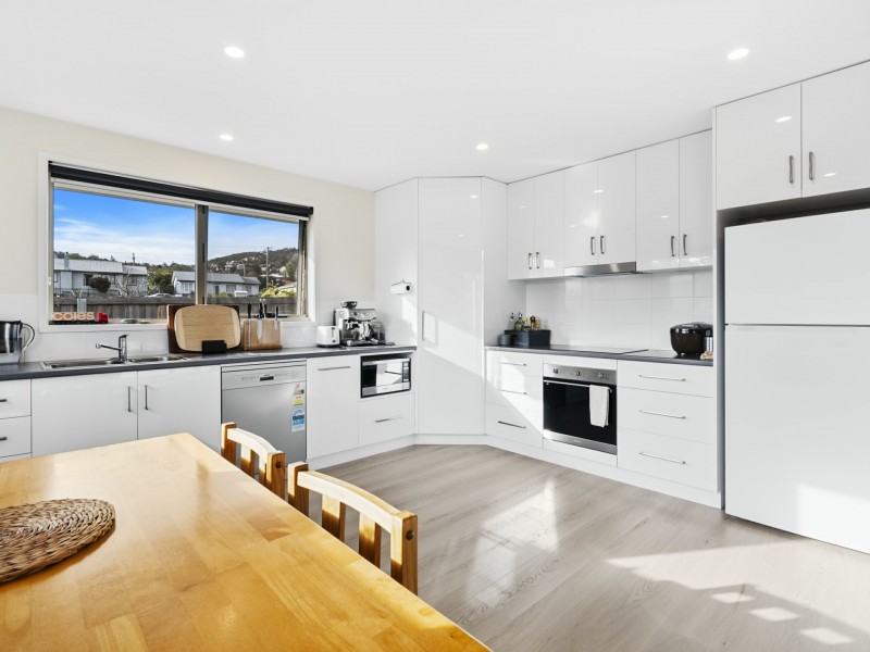 2/15 Bass Street, Warrane TAS 7018