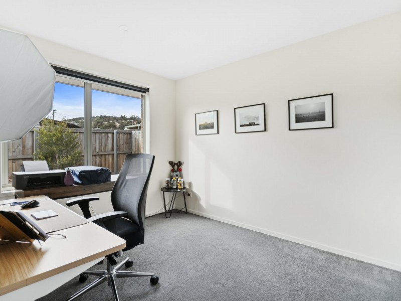 2/15 Bass Street, Warrane TAS 7018