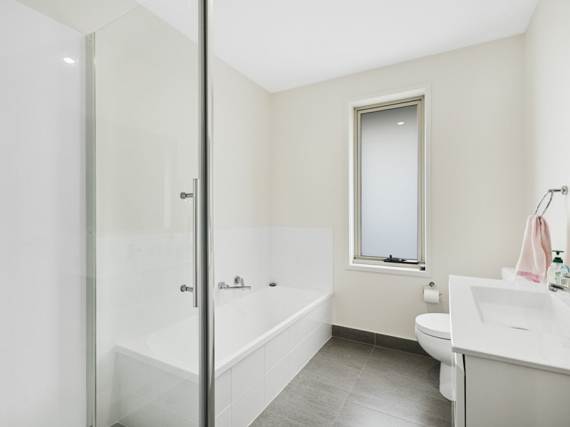 2/15 Bass Street, Warrane TAS 7018