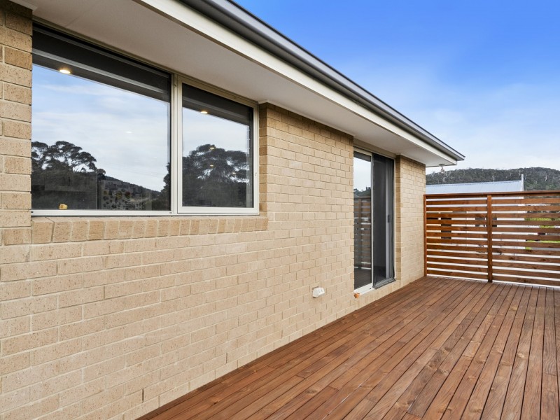 2/15 Bass Street, Warrane TAS 7018