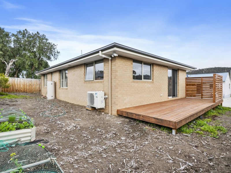 2/15 Bass Street, Warrane TAS 7018