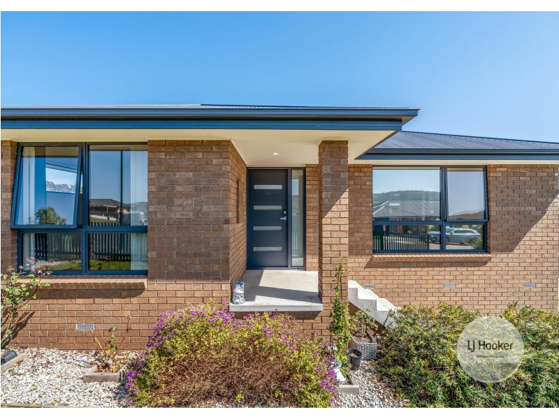 6 Ernest Road, Rokeby TAS 7019