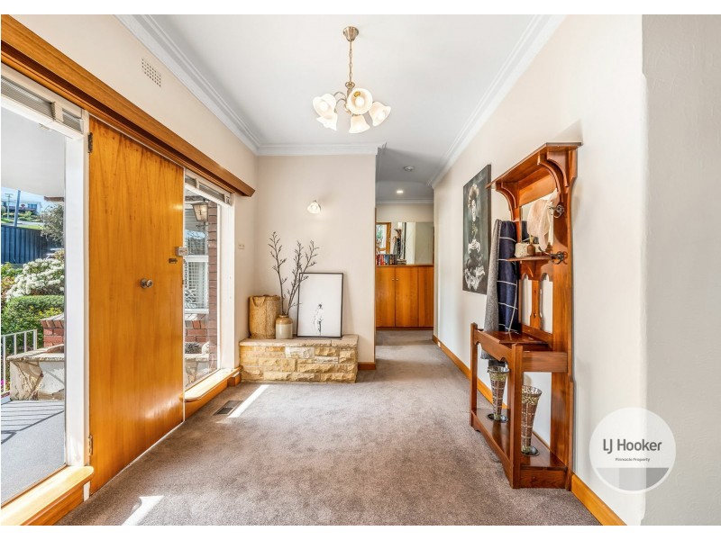1 Lowestoft Avenue, Berriedale TAS 7011