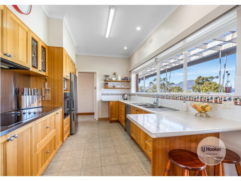 1 Lowestoft Avenue, Berriedale TAS 7011