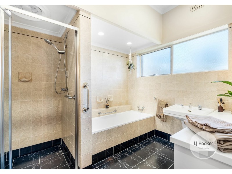 1 Lowestoft Avenue, Berriedale TAS 7011