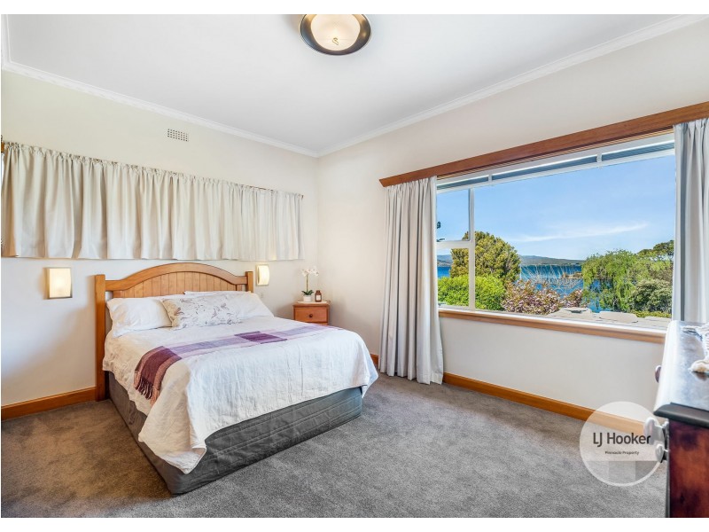 1 Lowestoft Avenue, Berriedale TAS 7011