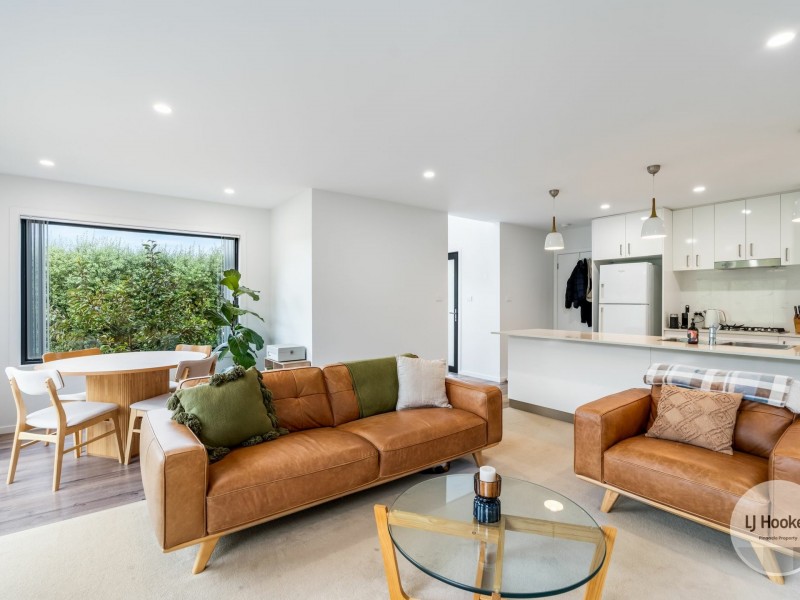 2/6 Dowding Crescent, New Town TAS 7008