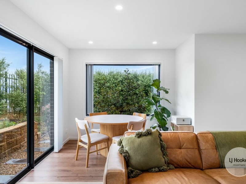 2/6 Dowding Crescent, New Town TAS 7008