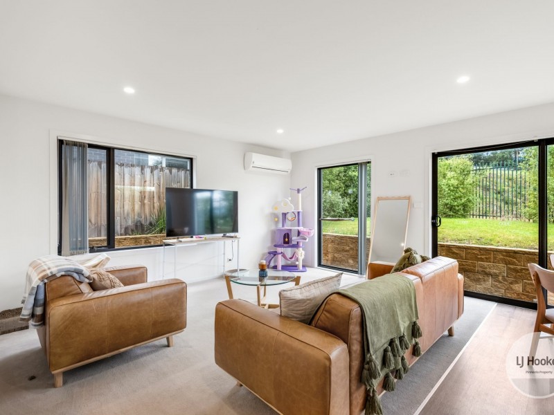 2/6 Dowding Crescent, New Town TAS 7008