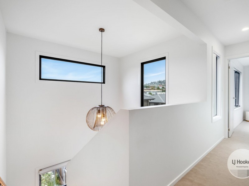 2/6 Dowding Crescent, New Town TAS 7008
