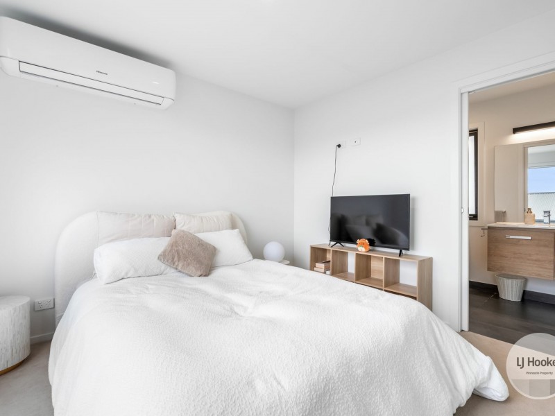 2/6 Dowding Crescent, New Town TAS 7008