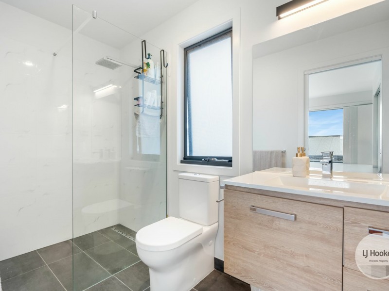 2/6 Dowding Crescent, New Town TAS 7008