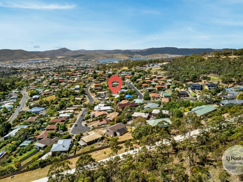 15 Lighton Way, Lenah Valley TAS 7008