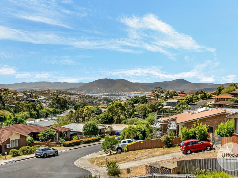 15 Lighton Way, Lenah Valley TAS 7008