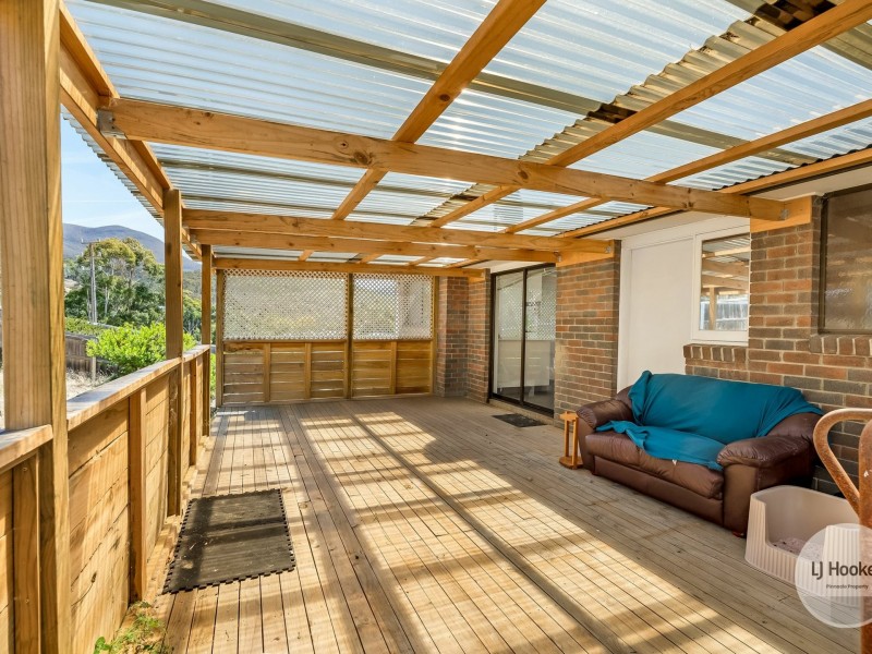 15 Lighton Way, Lenah Valley TAS 7008