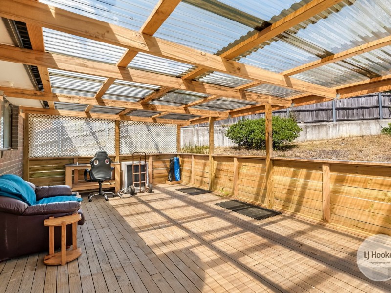 15 Lighton Way, Lenah Valley TAS 7008