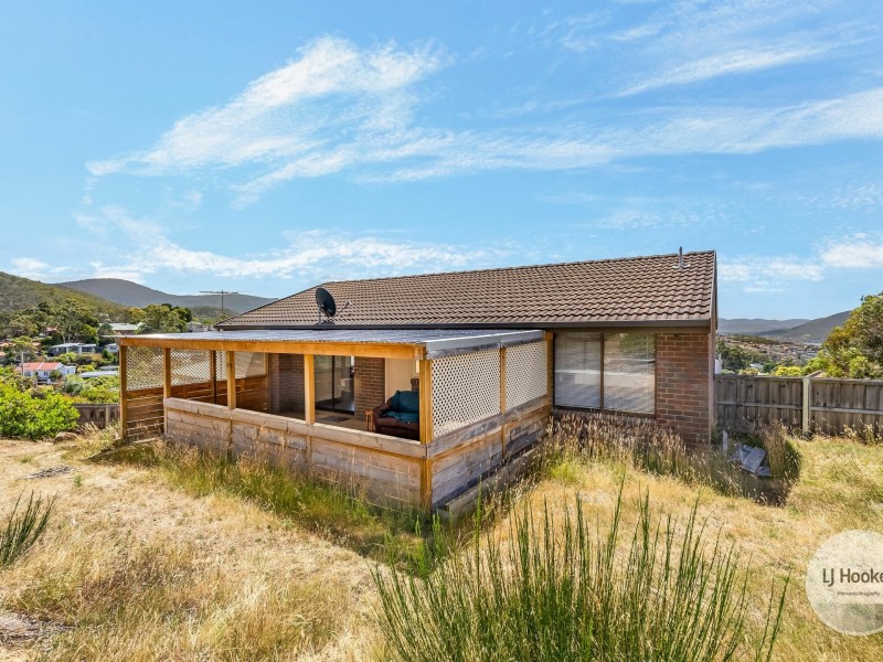 15 Lighton Way, Lenah Valley TAS 7008