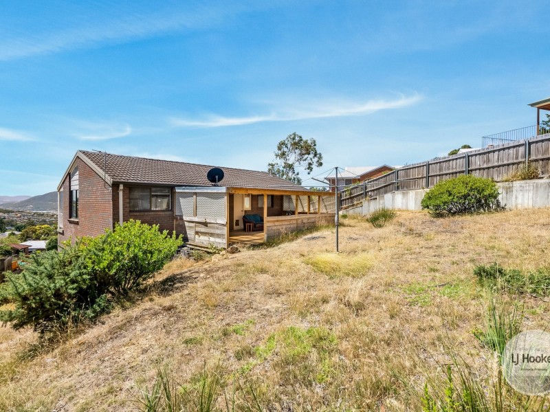 15 Lighton Way, Lenah Valley TAS 7008