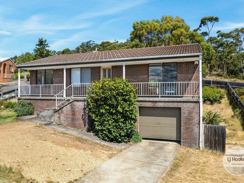 15 Lighton Way, Lenah Valley TAS 7008