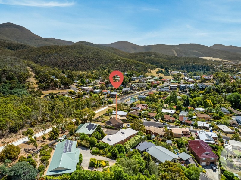 15 Lighton Way, Lenah Valley TAS 7008