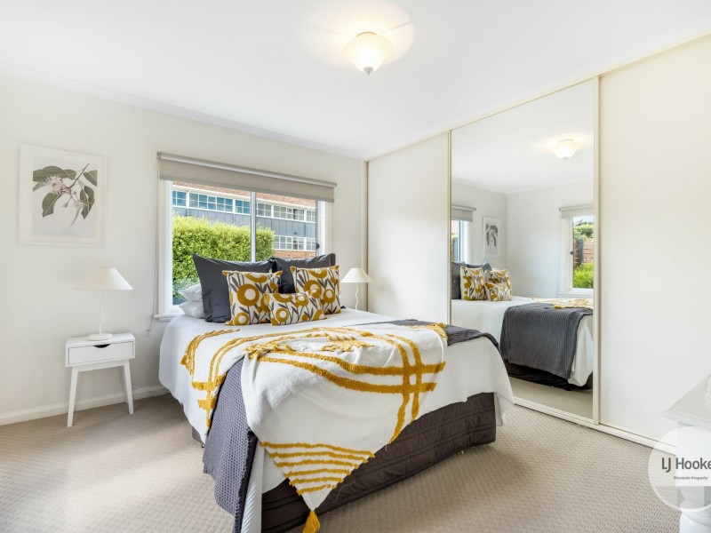 12 Rowitta Road, Lindisfarne TAS 7015