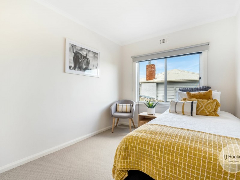 12 Rowitta Road, Lindisfarne TAS 7015
