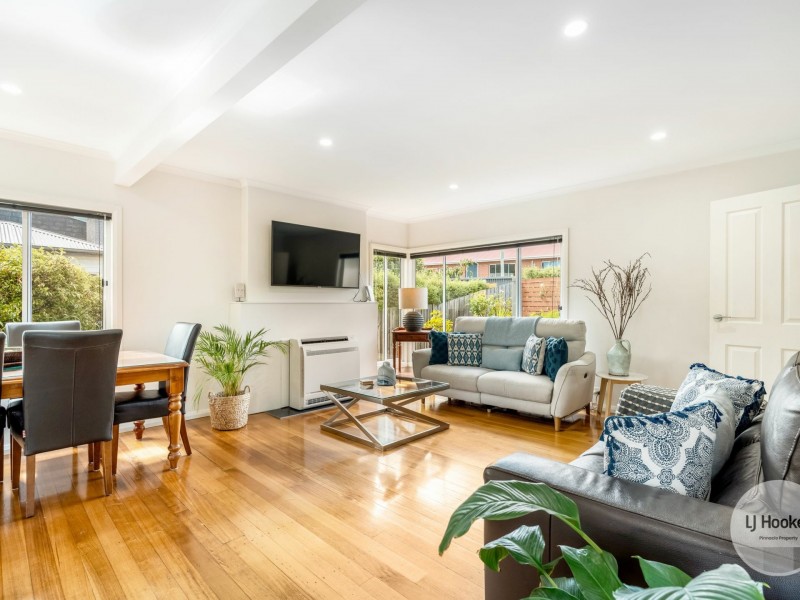 12 Rowitta Road, Lindisfarne TAS 7015