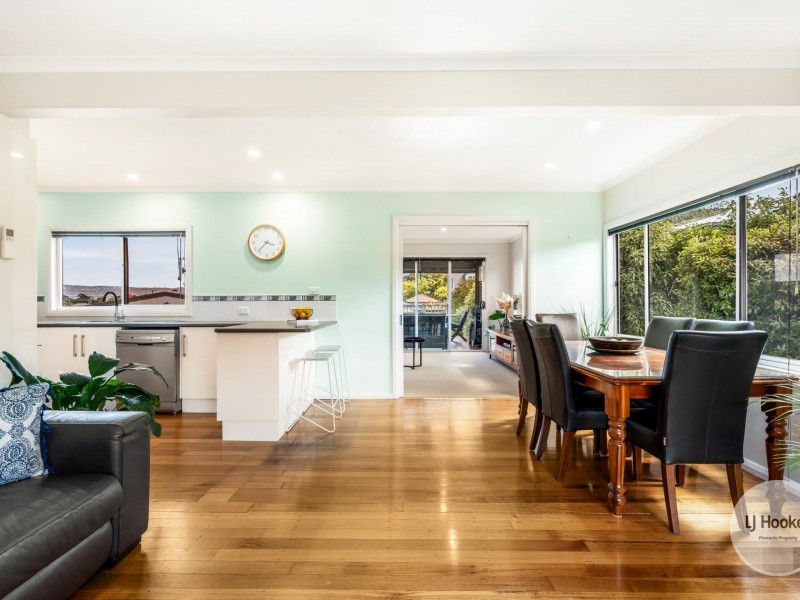 12 Rowitta Road, Lindisfarne TAS 7015