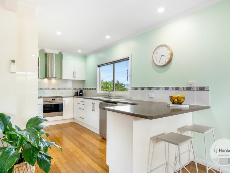 12 Rowitta Road, Lindisfarne TAS 7015