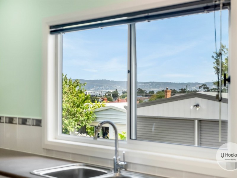 12 Rowitta Road, Lindisfarne TAS 7015