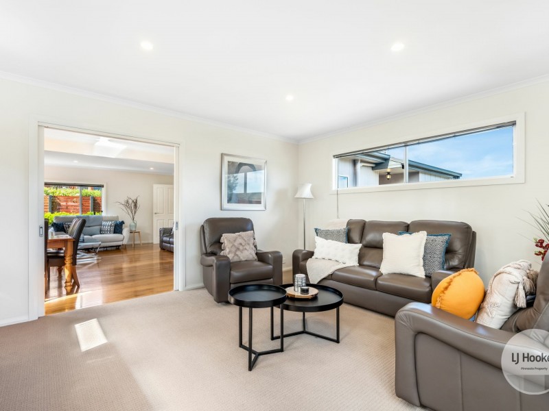 12 Rowitta Road, Lindisfarne TAS 7015