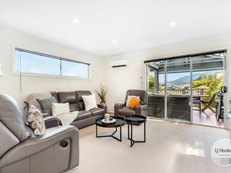 12 Rowitta Road, Lindisfarne TAS 7015