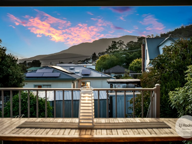 12 Rowitta Road, Lindisfarne TAS 7015