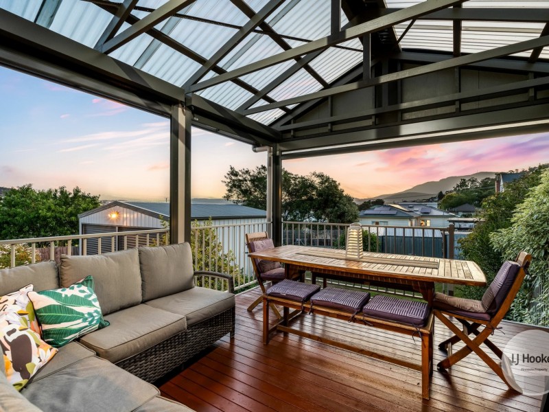 12 Rowitta Road, Lindisfarne TAS 7015