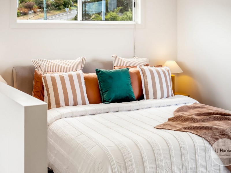 12 Rowitta Road, Lindisfarne TAS 7015