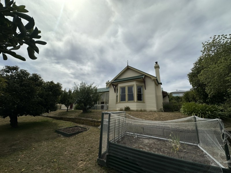 152 Gordons Hill Road, Lindisfarne TAS 7015