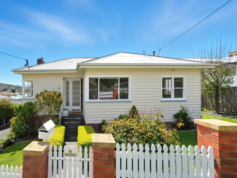 8 McGuinness Crescent, Lenah Valley TAS 7008