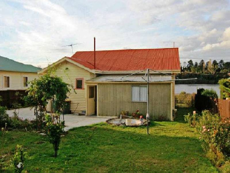 9 Curlew Parade, Claremont TAS 7011