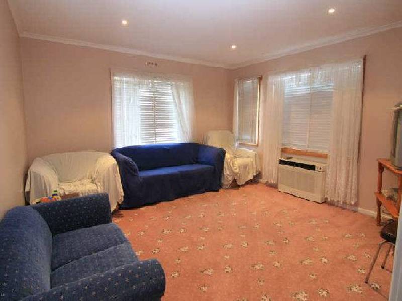 9 Curlew Parade, Claremont TAS 7011