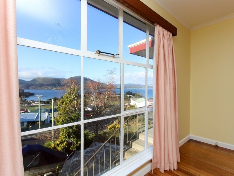 16 Pekurn Crescent, Berriedale TAS 7011