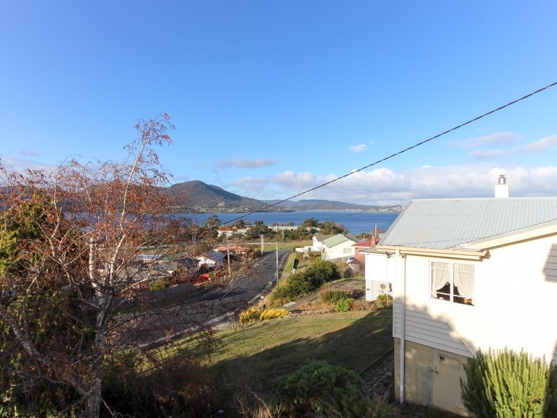 16 Pekurn Crescent, Berriedale TAS 7011