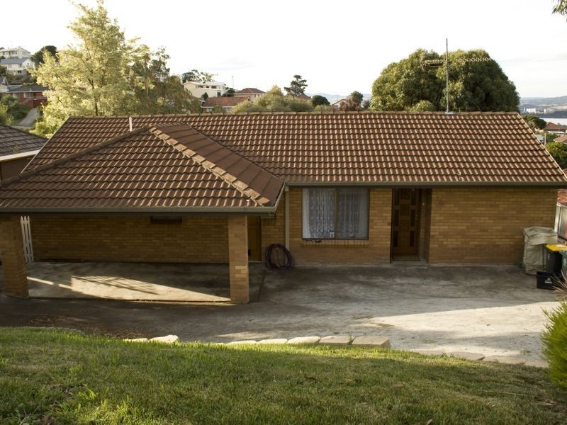 18 Chandos Drive, Berriedale TAS 7011