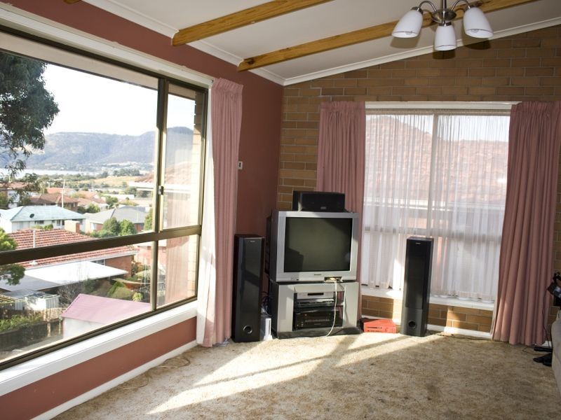 18 Chandos Drive, Berriedale TAS 7011
