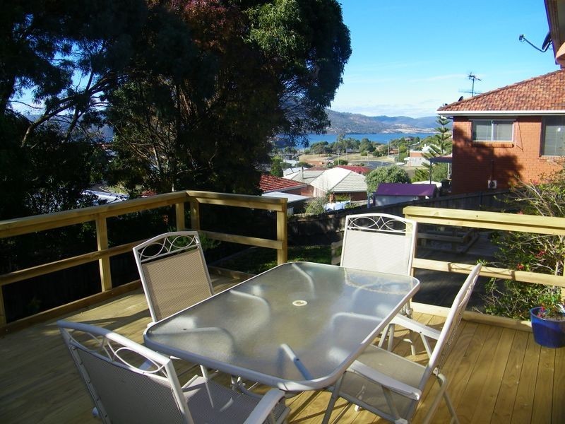 18 Chandos Drive, Berriedale TAS 7011