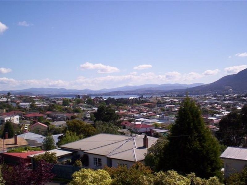 12 Wylie Crescent, West Moonah TAS 7009
