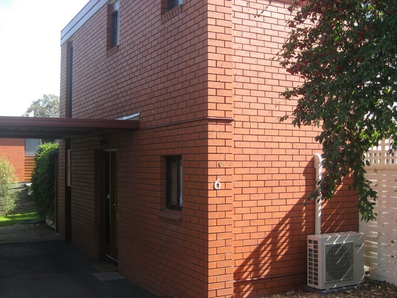 6/2 Clifford Court, Howrah TAS 7018